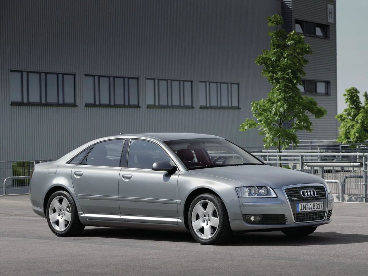 Audi A8 II (D3) Restayling — Yandan