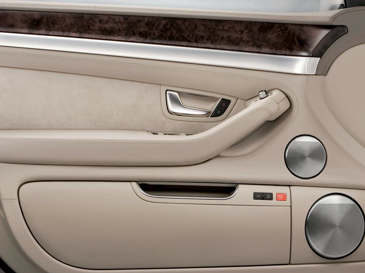Audi A8 II (D3) Restayling 2 — Qapı