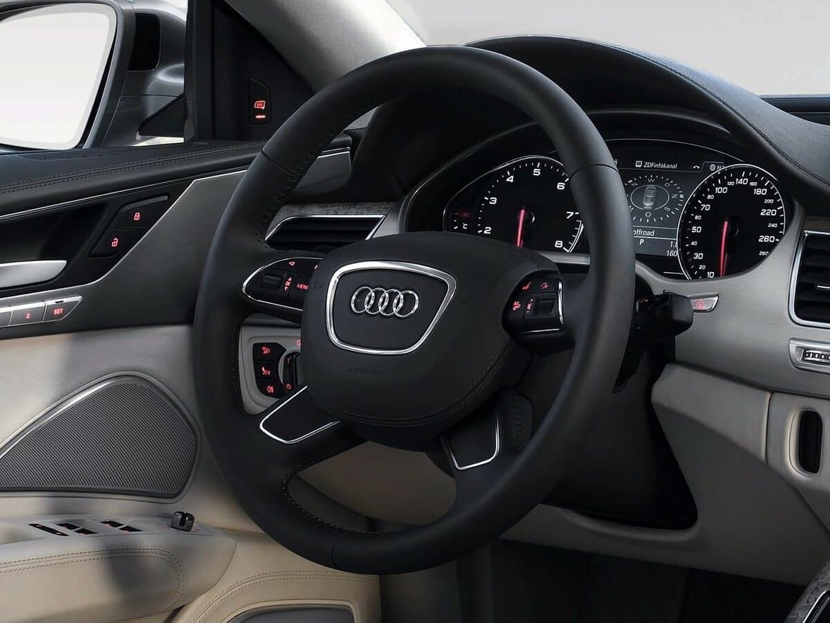 Audi A8 III (D4) — Sükan