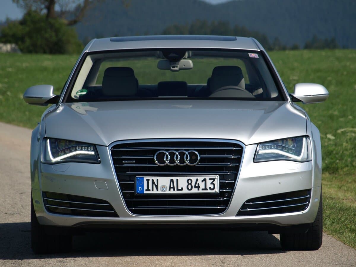 Audi A8 III (D4) — Öndən