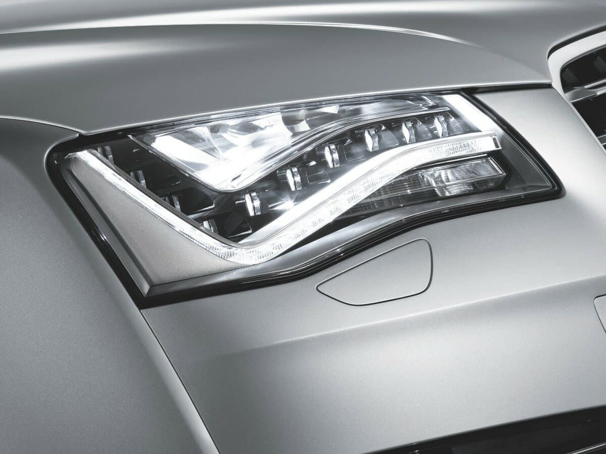 Audi A8 III (D4) — Fara