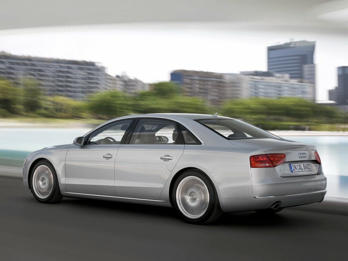 Audi A8 III (D4) — 3/4 arxadan
