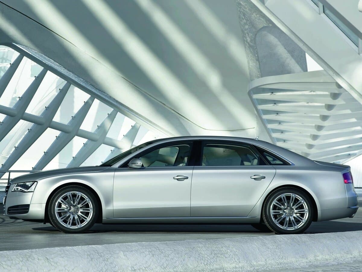 Audi A8 III (D4) — Yandan