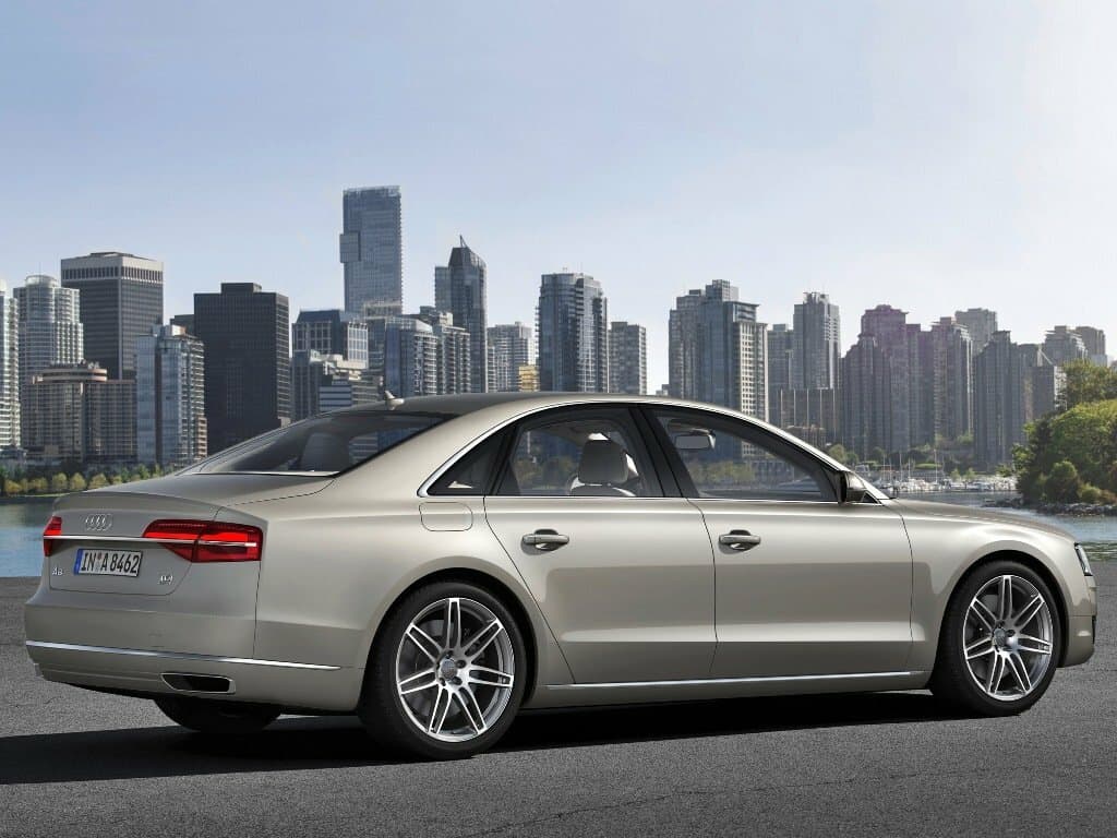Audi A8 III (D4) Restayling — 3/4 arxadan