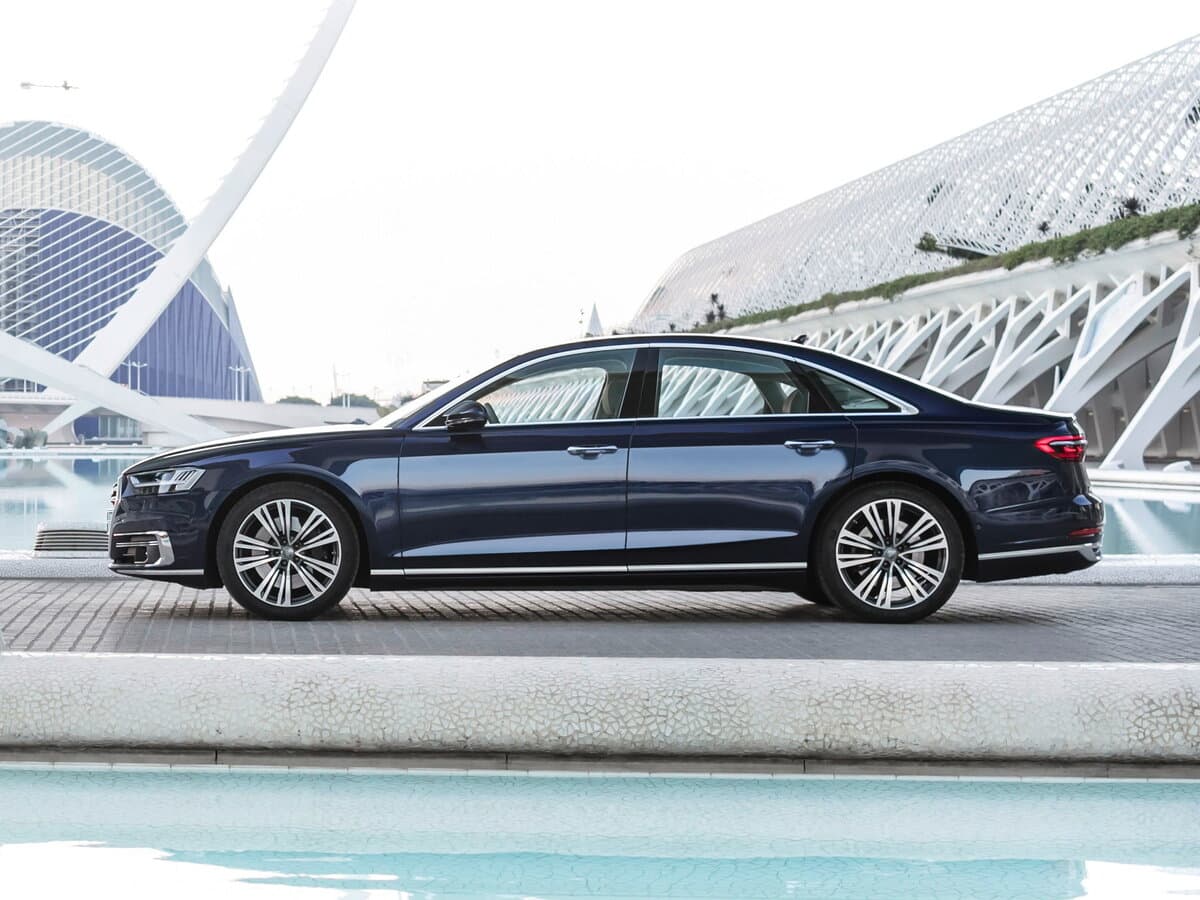 Audi A8 IV (D5) — Yandan