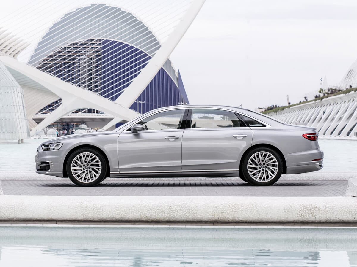 Audi A8 IV (D5) — Yandan