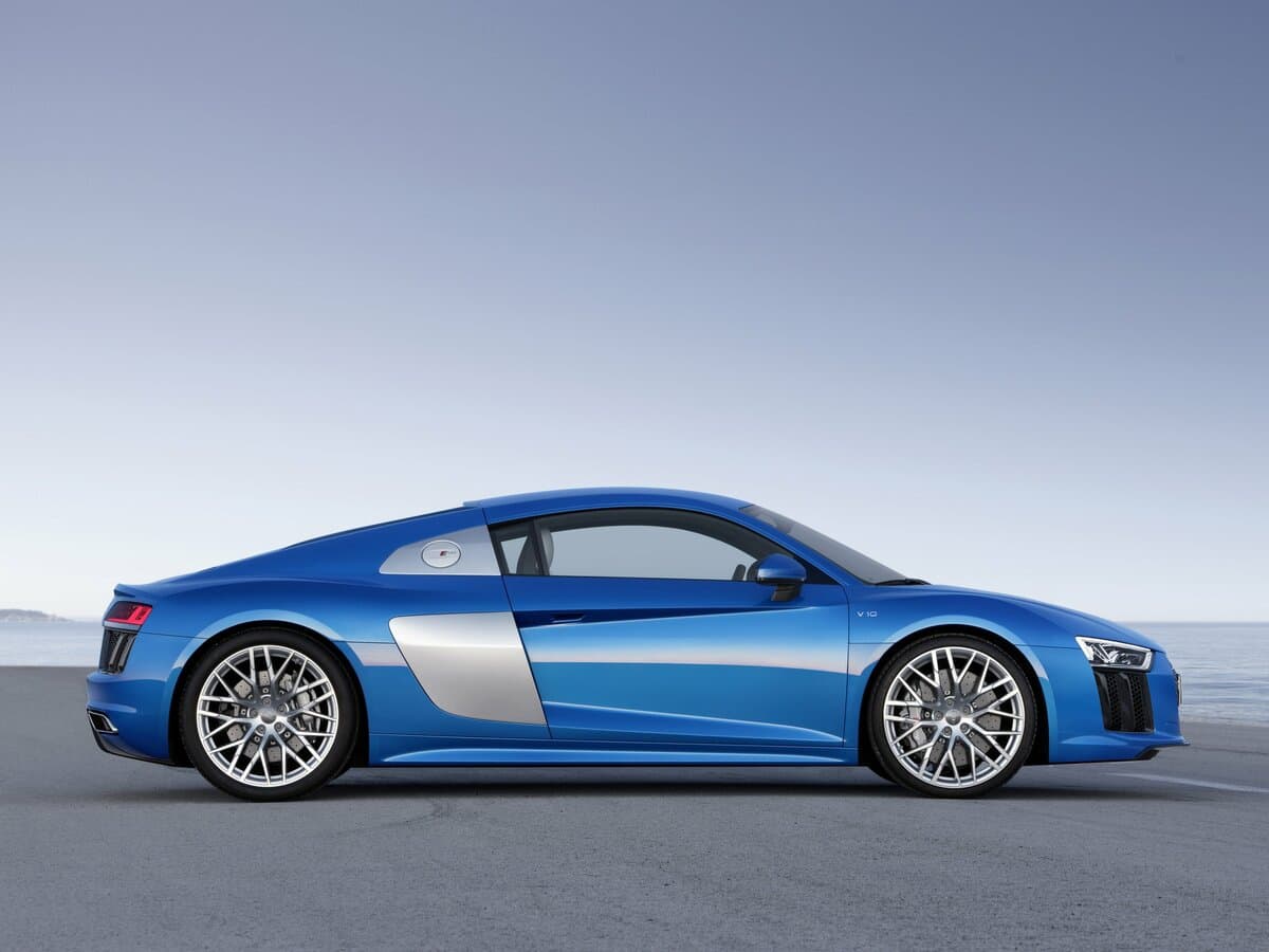 Audi R8 II (4S) — Yandan