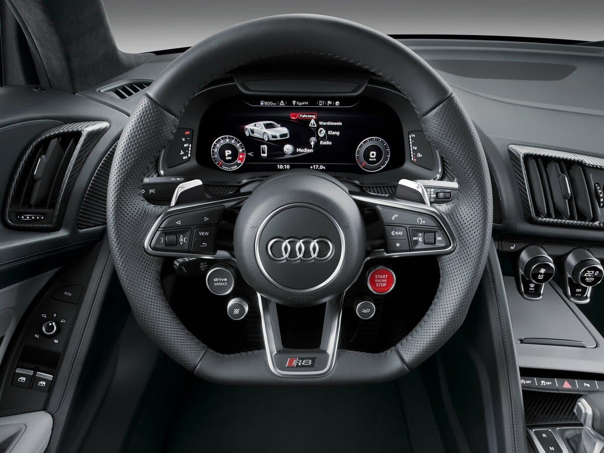 Audi R8 II (4S) — Sükan