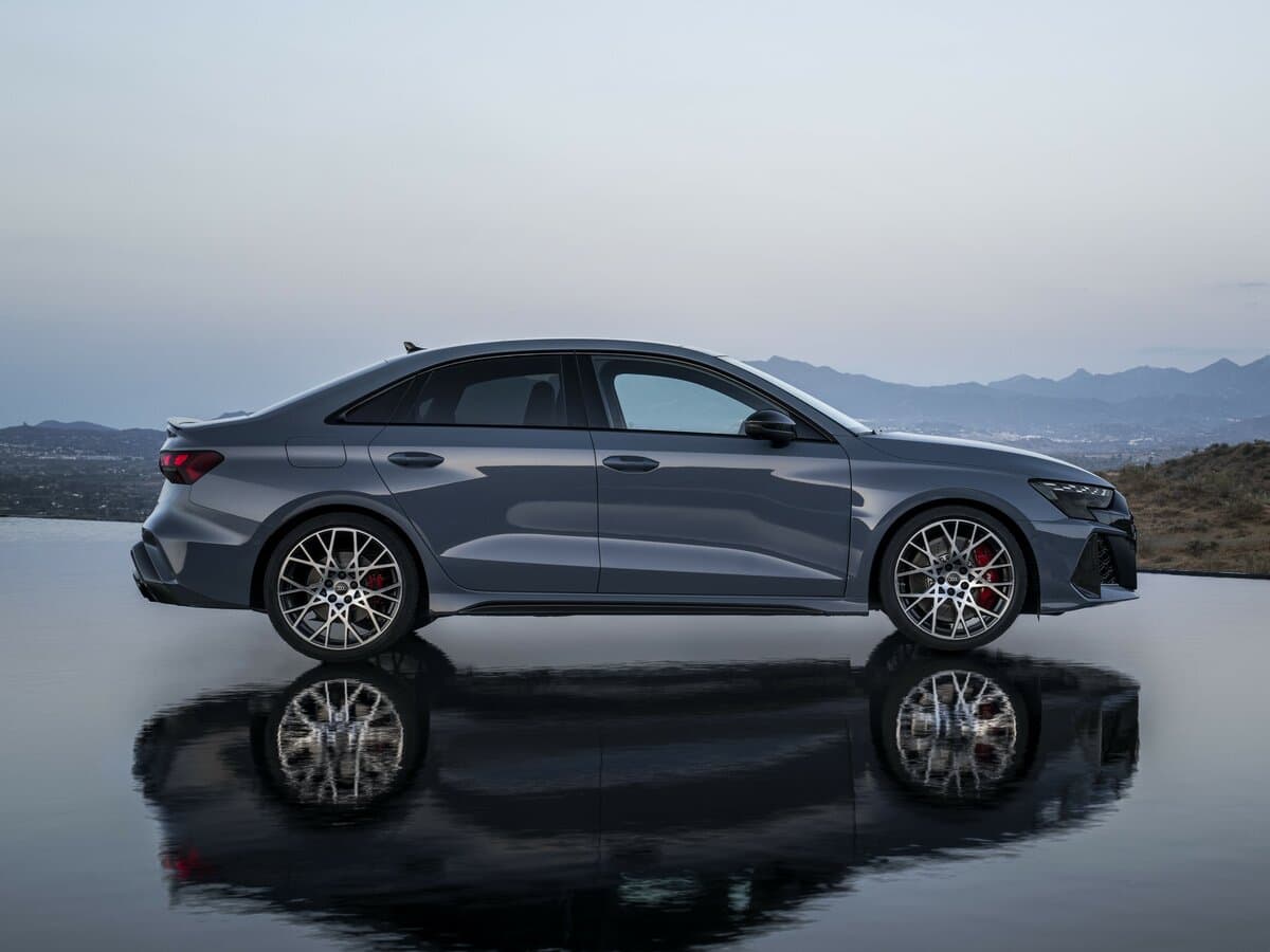 Audi RS 3 III (8Y) Restayling — Yandan