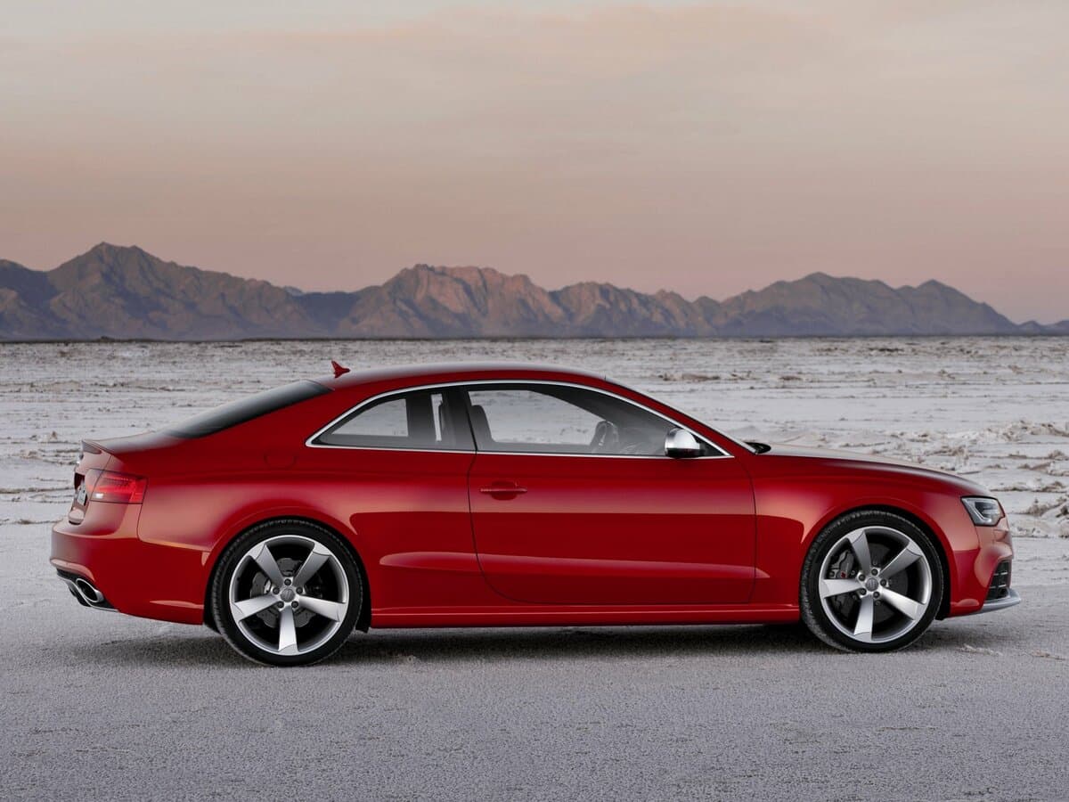 Audi RS 5 I (8T) Restayling — Yandan