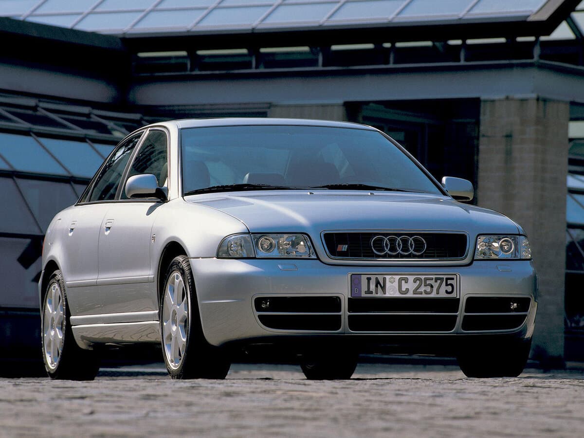 Audi S4 I (B5) — Öndən