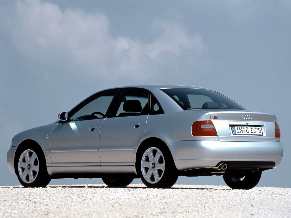Audi S4 I (B5) — 3/4 arxadan