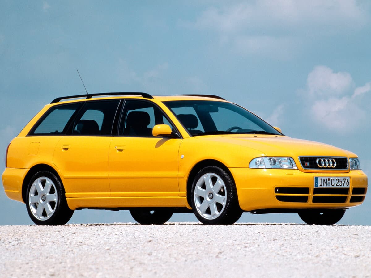 Audi S4 I (B5) — Yandan