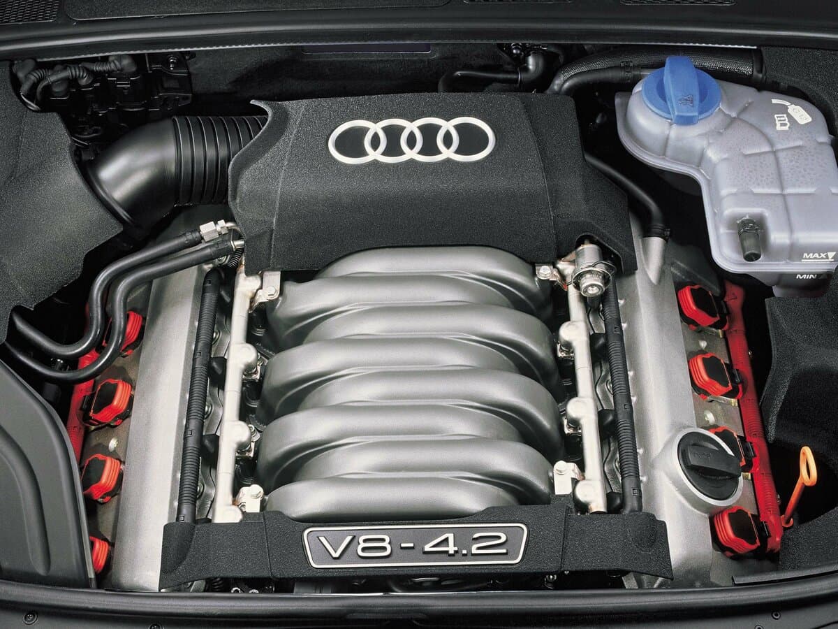 Audi S4 II (B6) — Salon, öndən