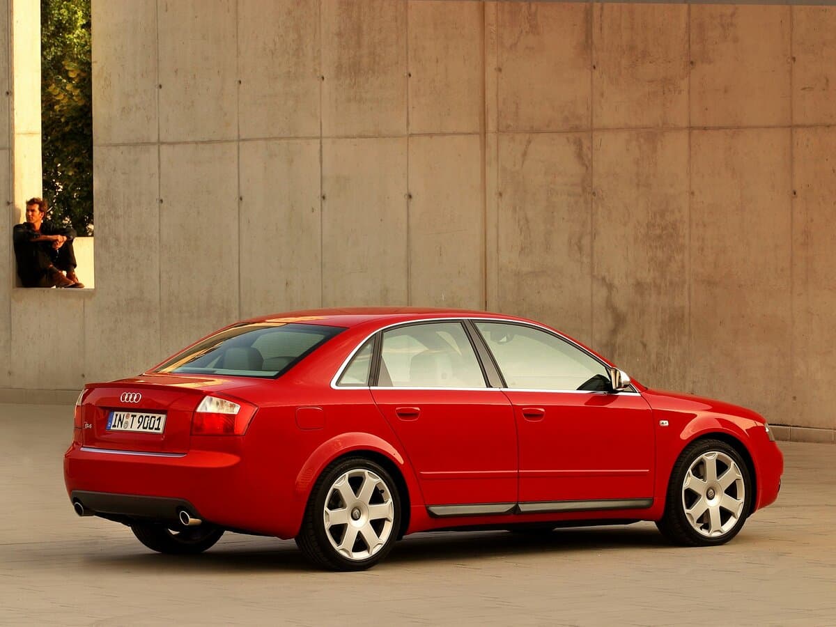 Audi S4 II (B6) — Yandan