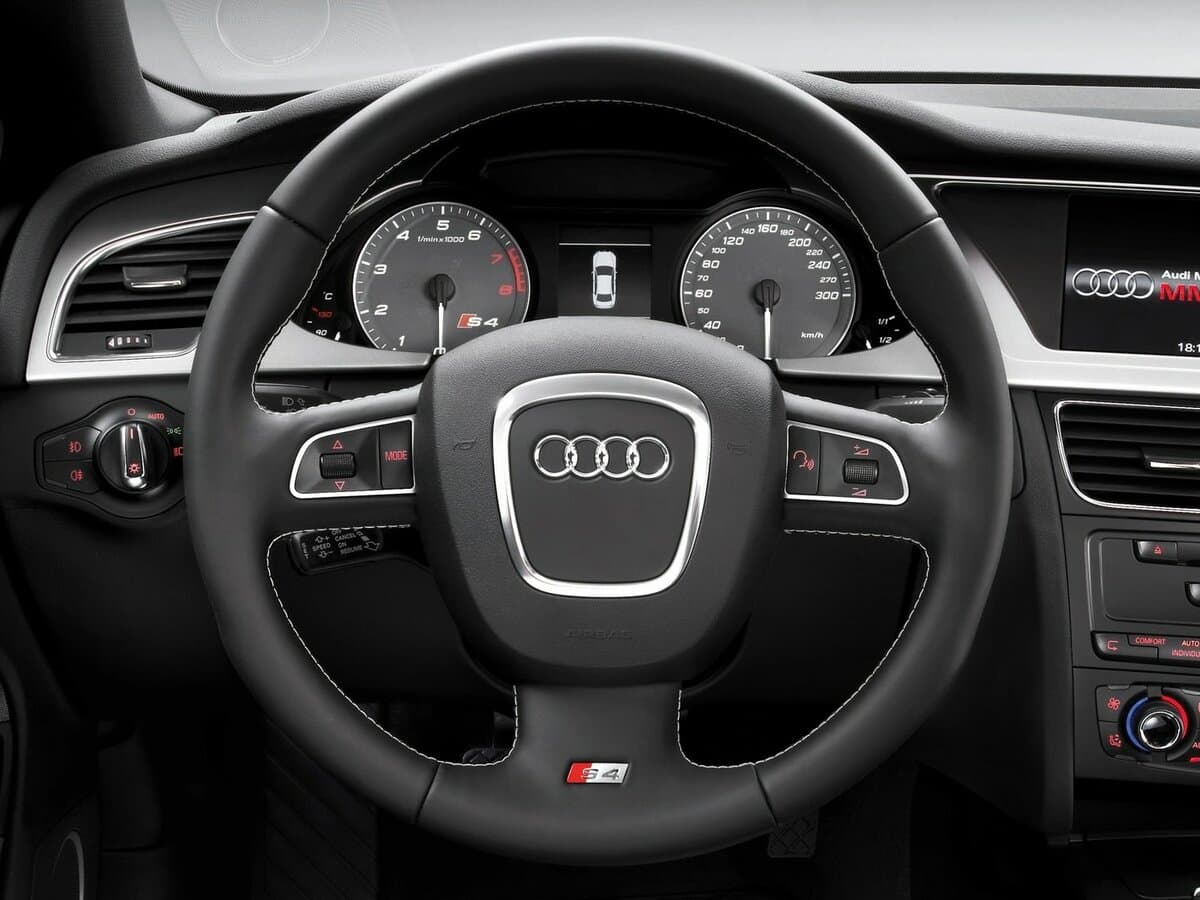 Audi S4 IV (B8) — Sükan