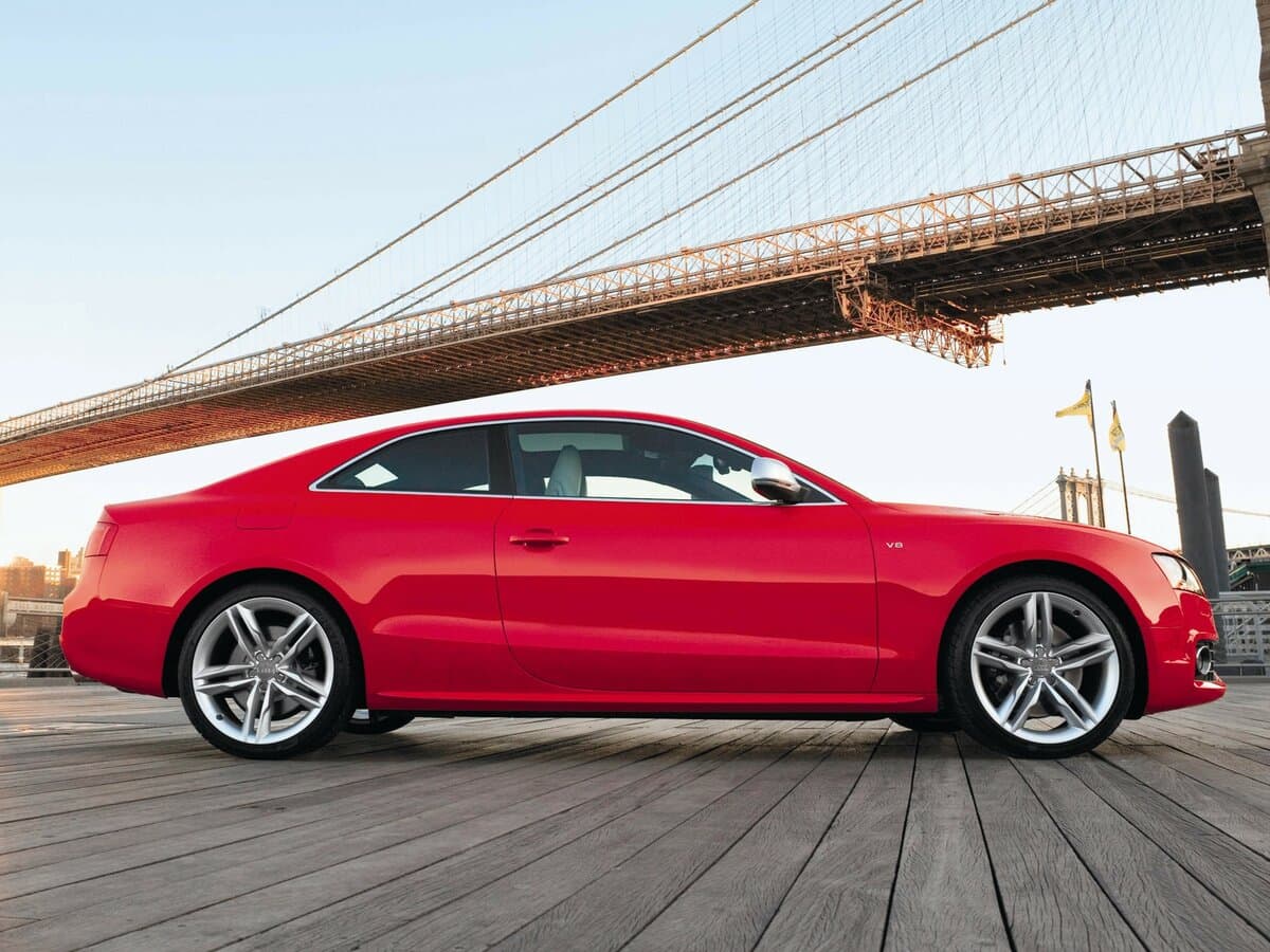 Audi S5 I (8T) — Yandan