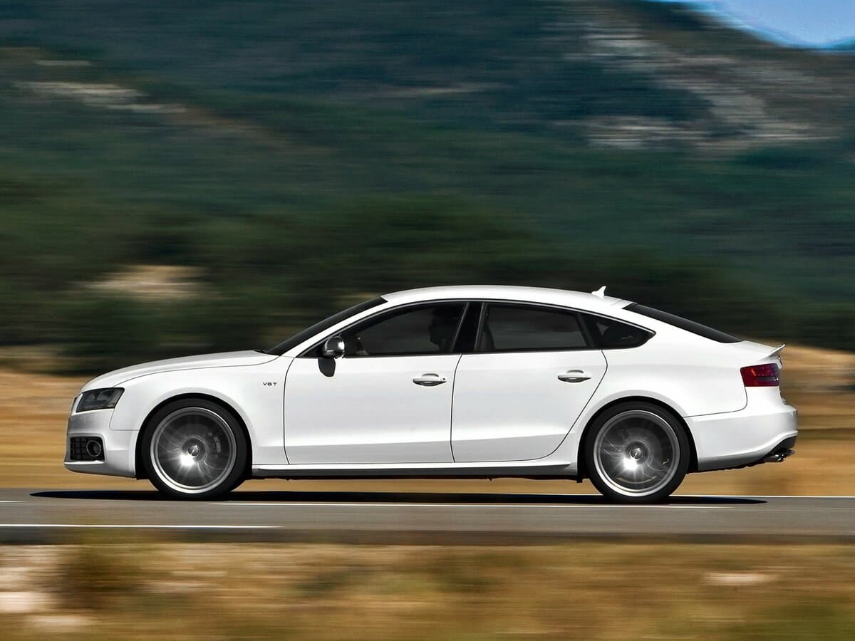 Audi S5 I (8T) — Yandan