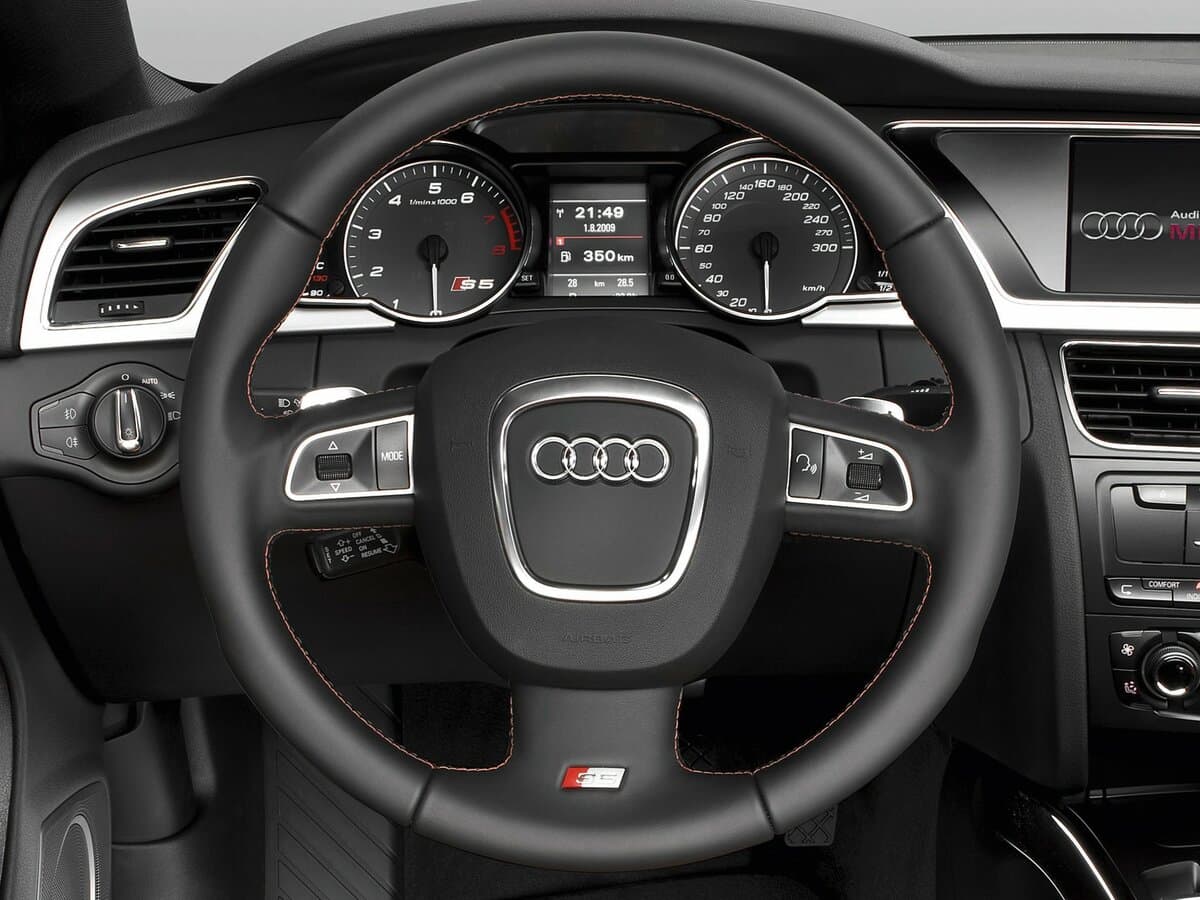Audi S5 I (8T) — Sükan