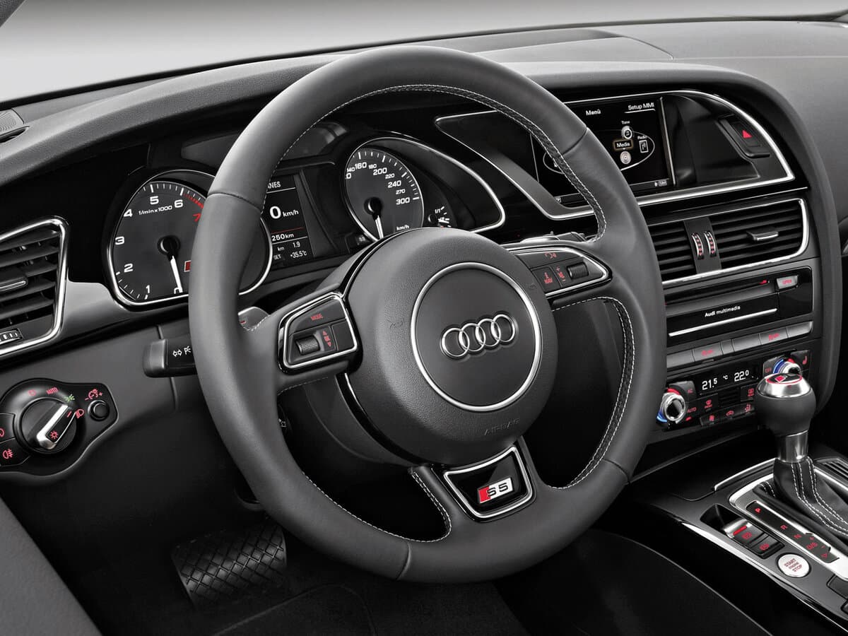 Audi S5 I (8T) Restayling — Sükan