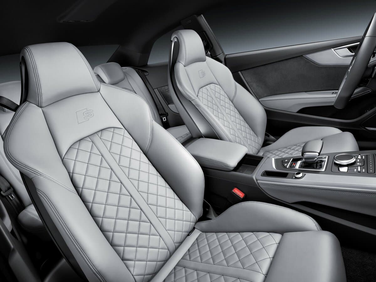 Audi S5 II (F5) — Salon, öndən