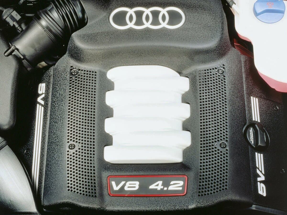 Audi S6 II (C5) — Salon, öndən