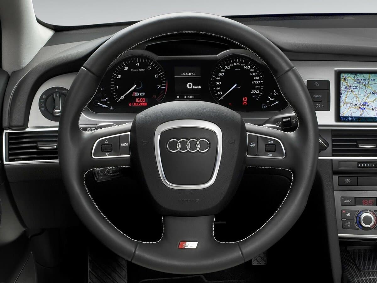 Audi S6 III (C6) — Sükan