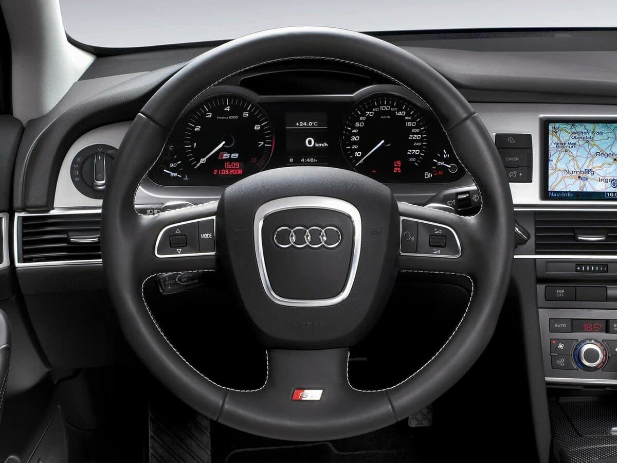 Audi S6 III (C6) Restayling — Sükan