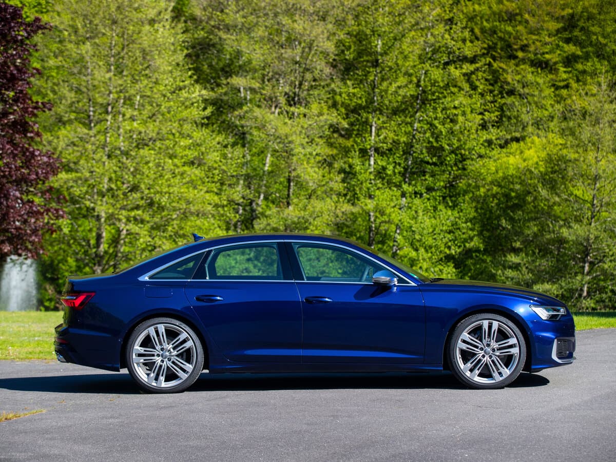 Audi S6 V (C8) — Yandan