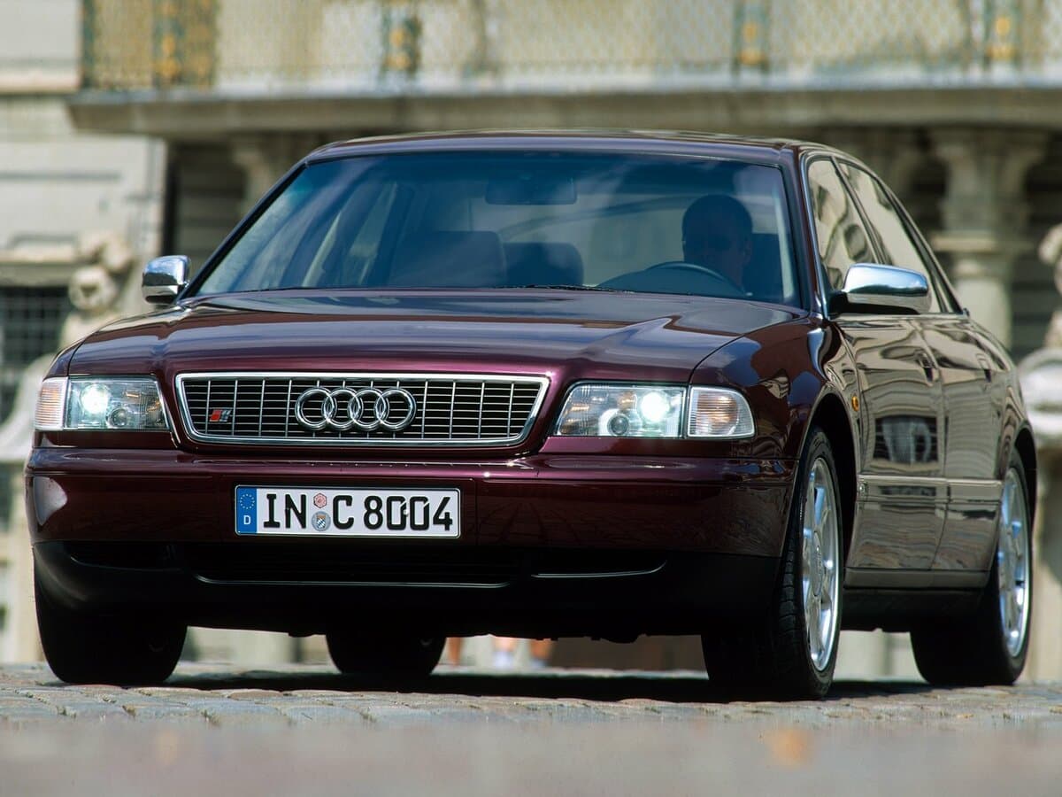 Audi S8 I (D2) — Öndən