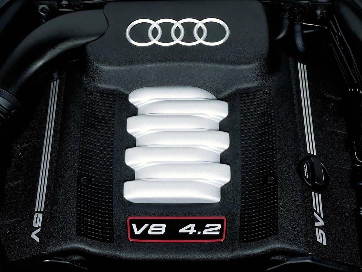 Audi S8 I (D2) — Salon, öndən