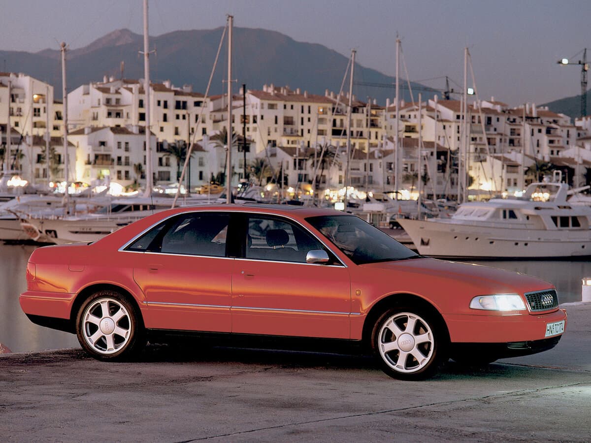 Audi S8 I (D2) — Yandan