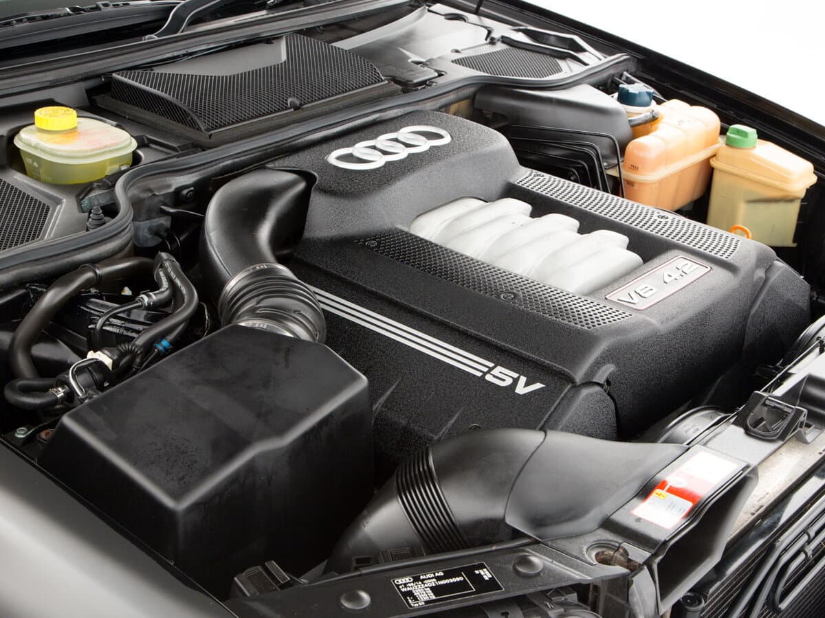 Audi S8 I (D2) Restayling — Salon, öndən
