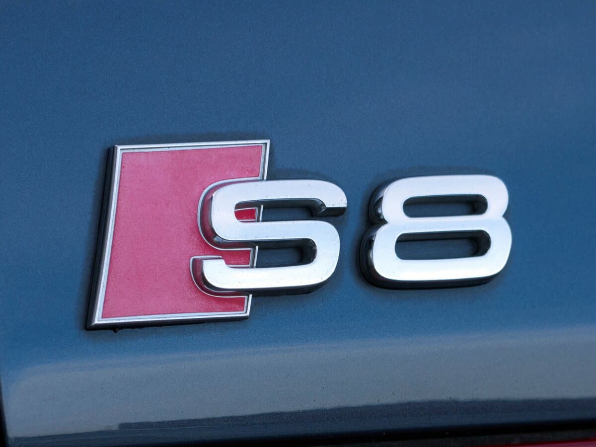 Audi S8 I (D2) Restayling — Salon, arxadan