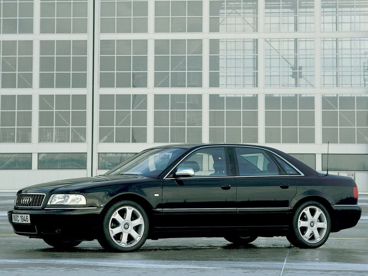 Audi S8 I (D2) Restayling — Yandan