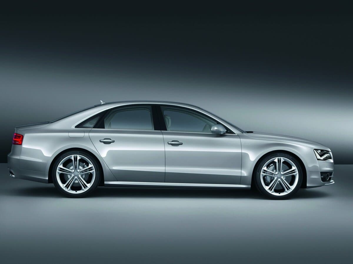 Audi S8 III (D4) — Yandan