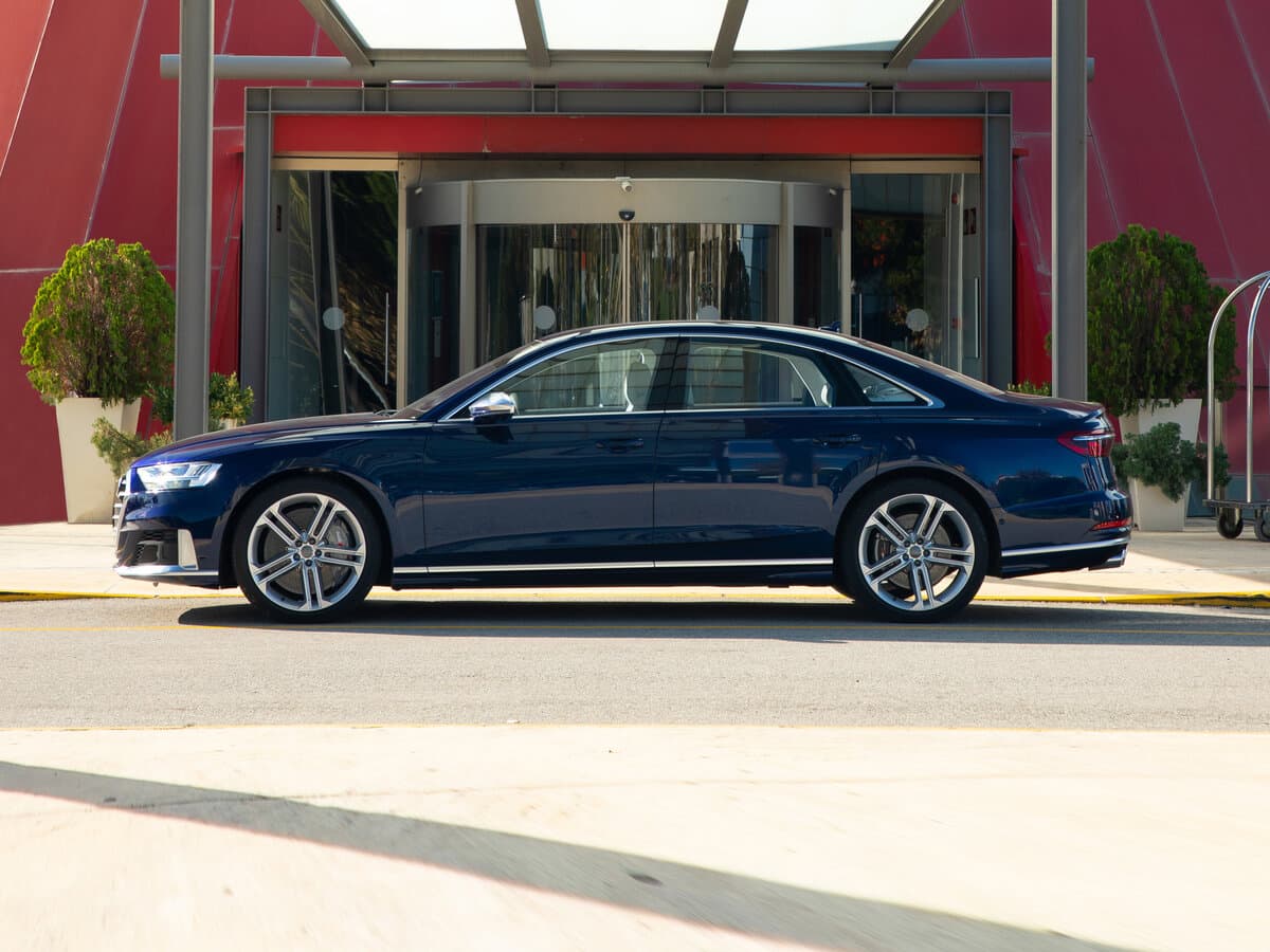Audi S8 IV (D5) — Yandan