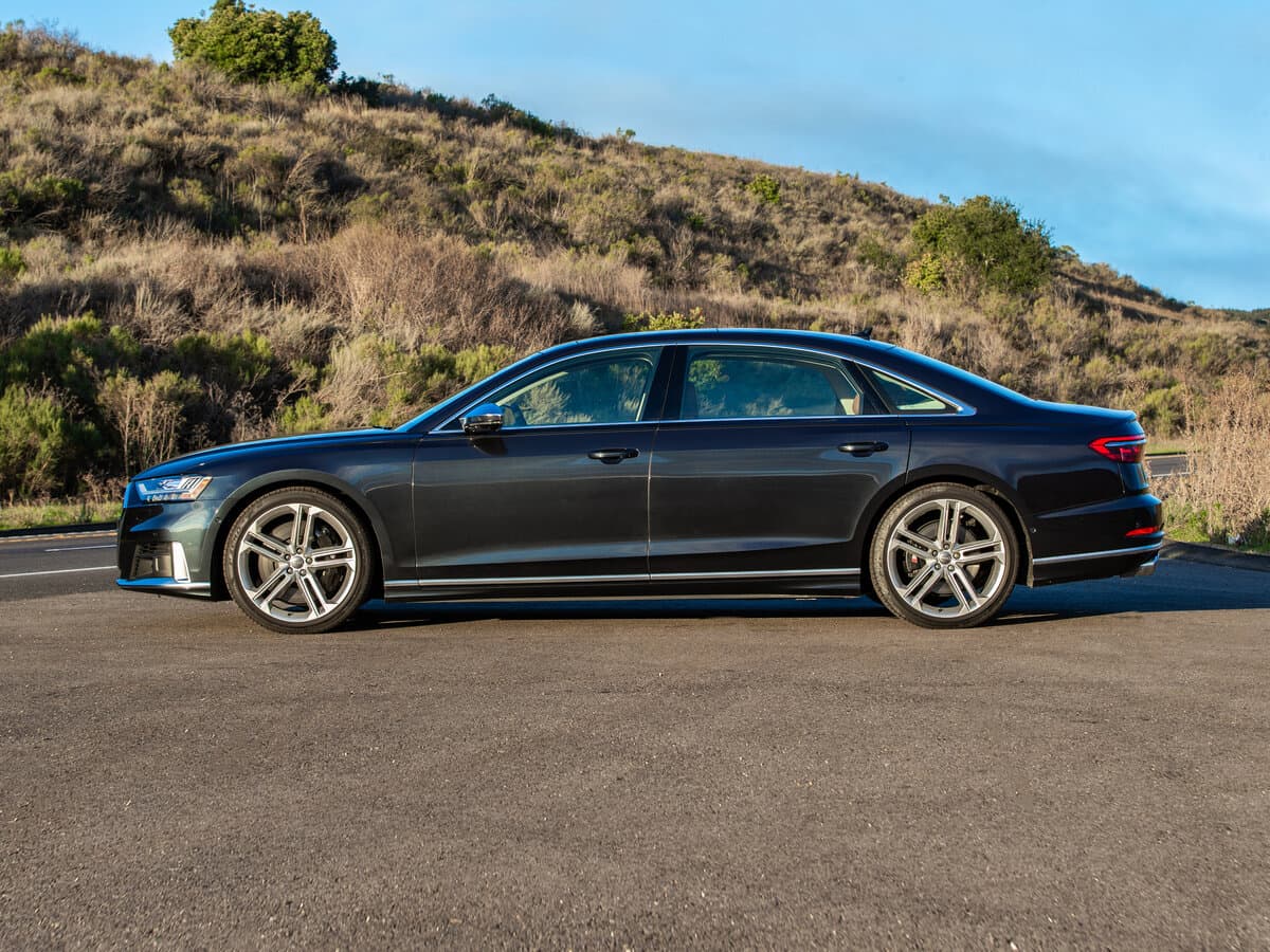 Audi S8 IV (D5) — Yandan
