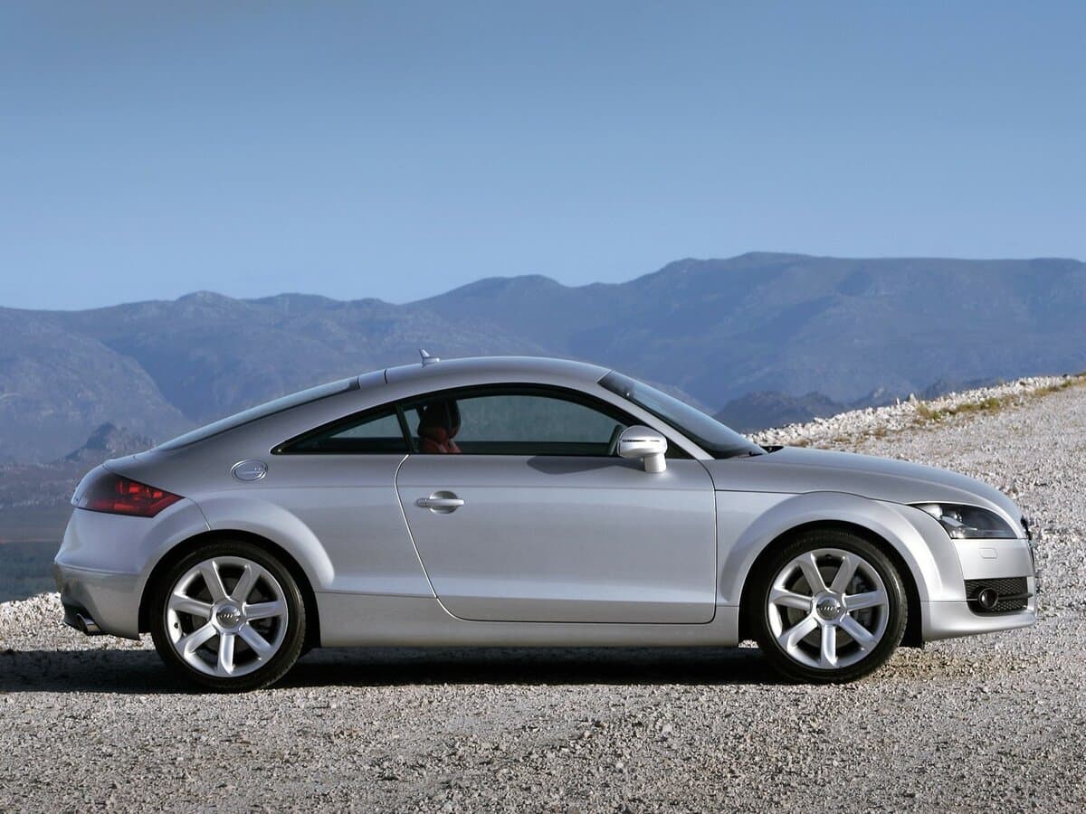 Audi TT II (8J) — Yandan