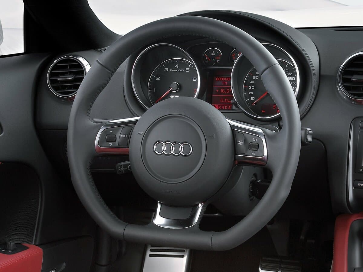 Audi TT II (8J) — Sükan