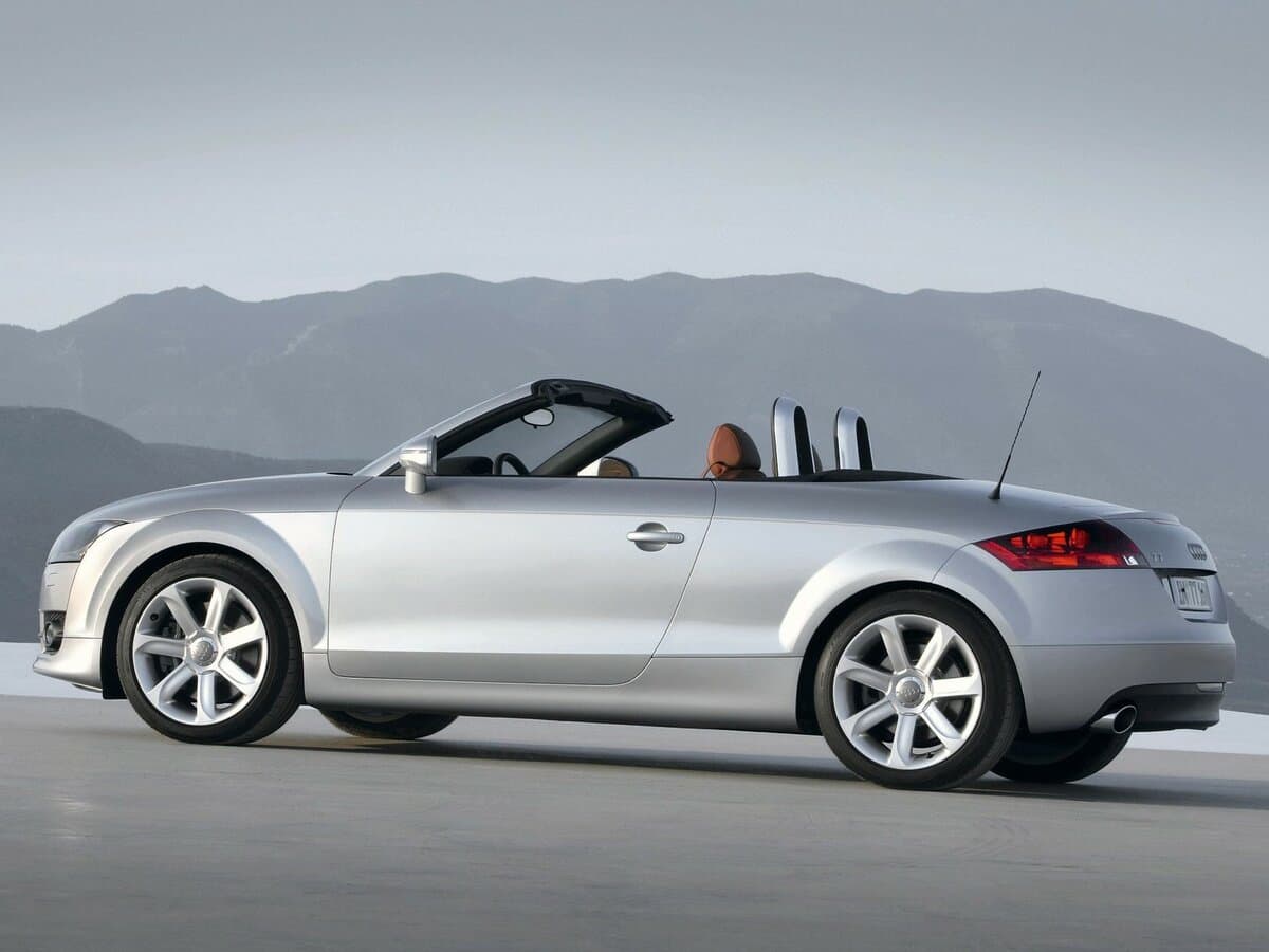 Audi TT II (8J) — Yandan
