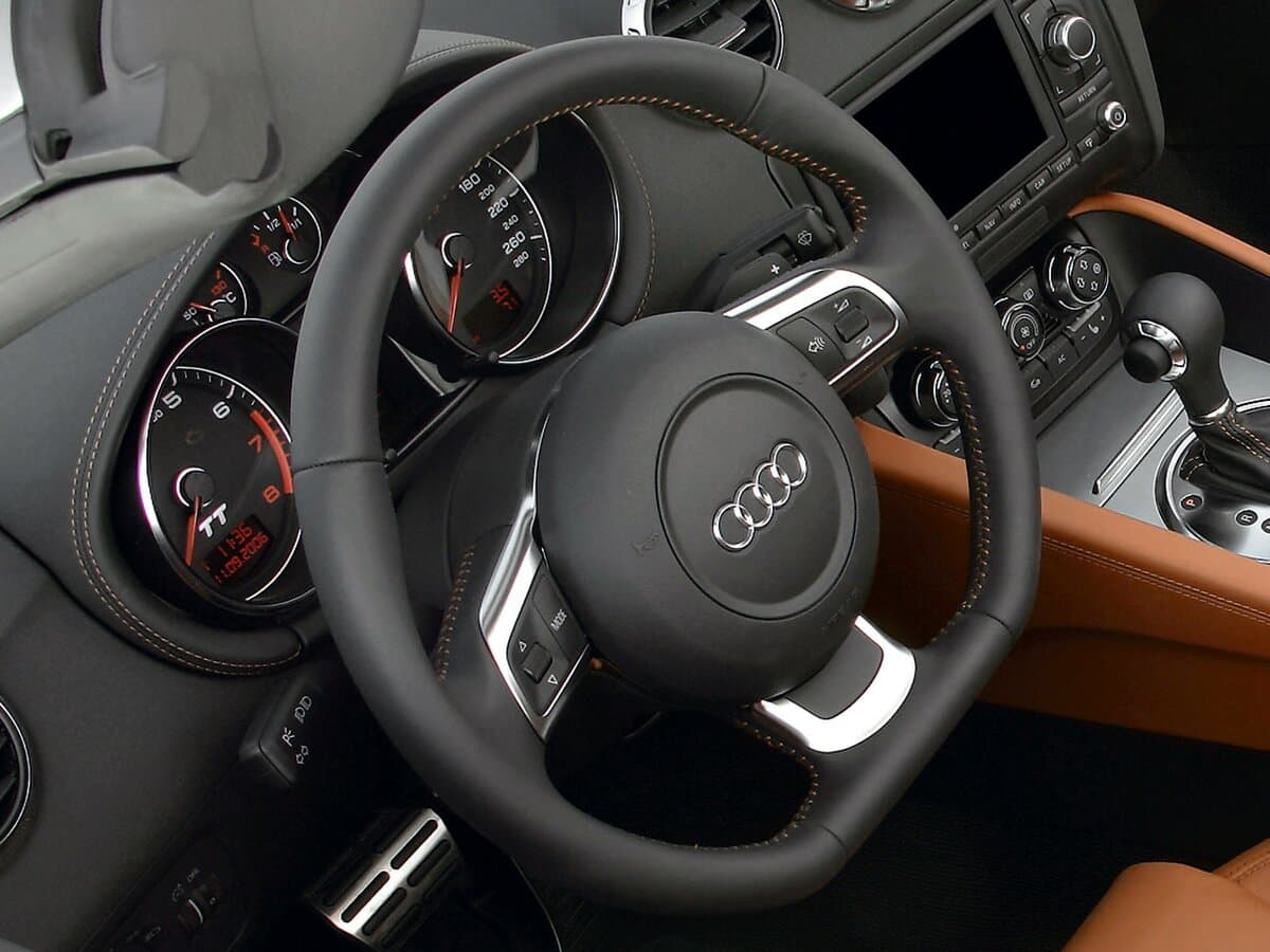 Audi TT II (8J) — Sükan