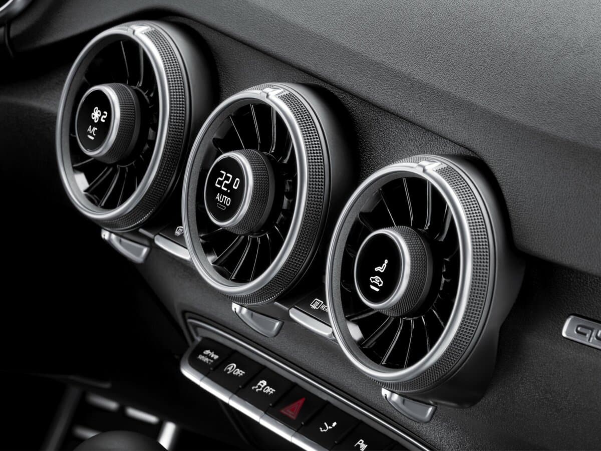 Audi TT III (8S) — Salon, öndən