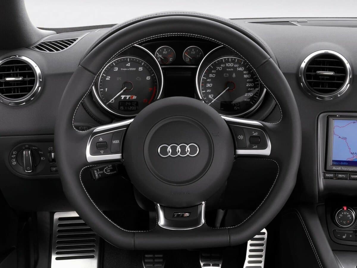 Audi TTS II (8J) — Sükan