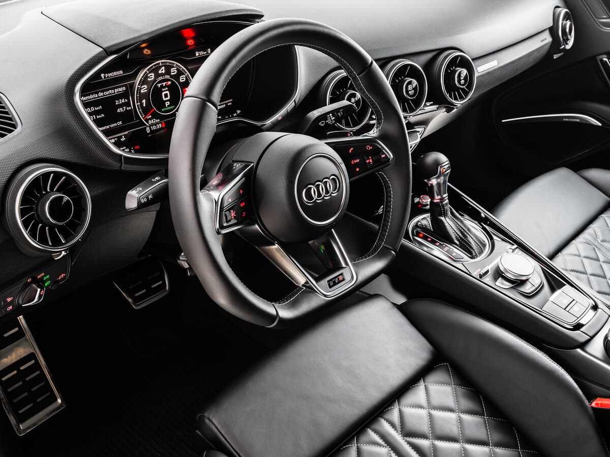 Audi TTS III (8S) — Sükan