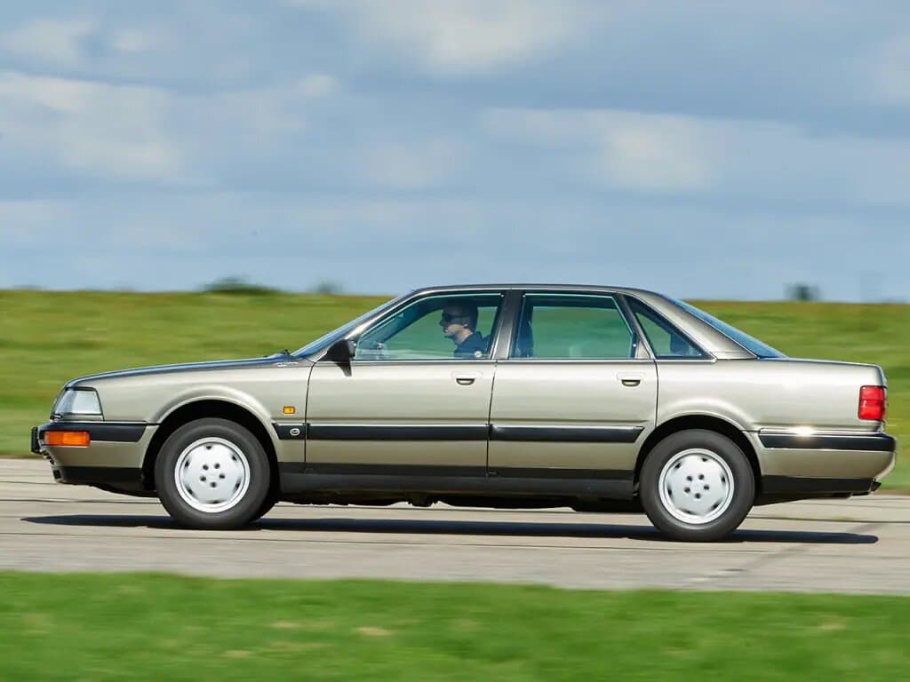 Audi V8 1988 – 1994 — Yandan