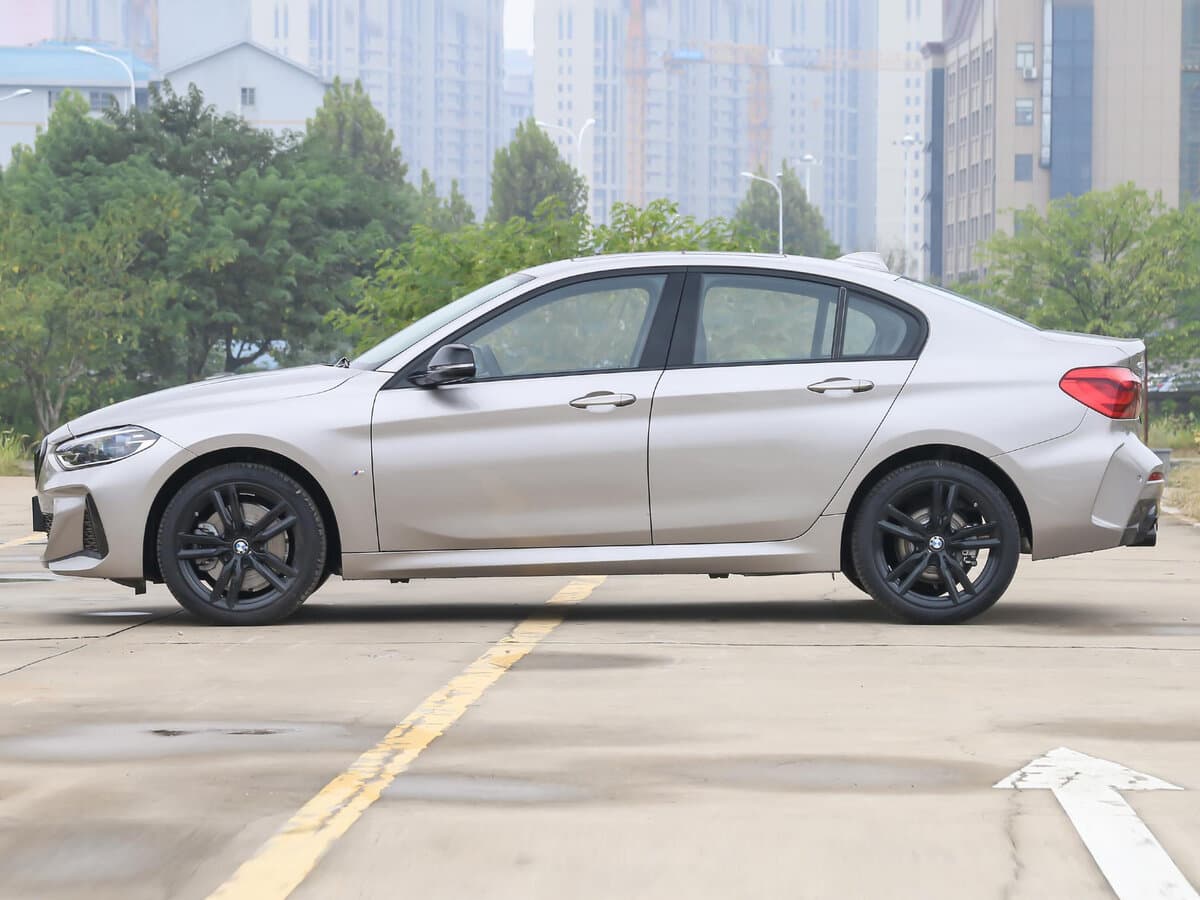 BMW 1 seriyası III (F52) Restayling — Yandan