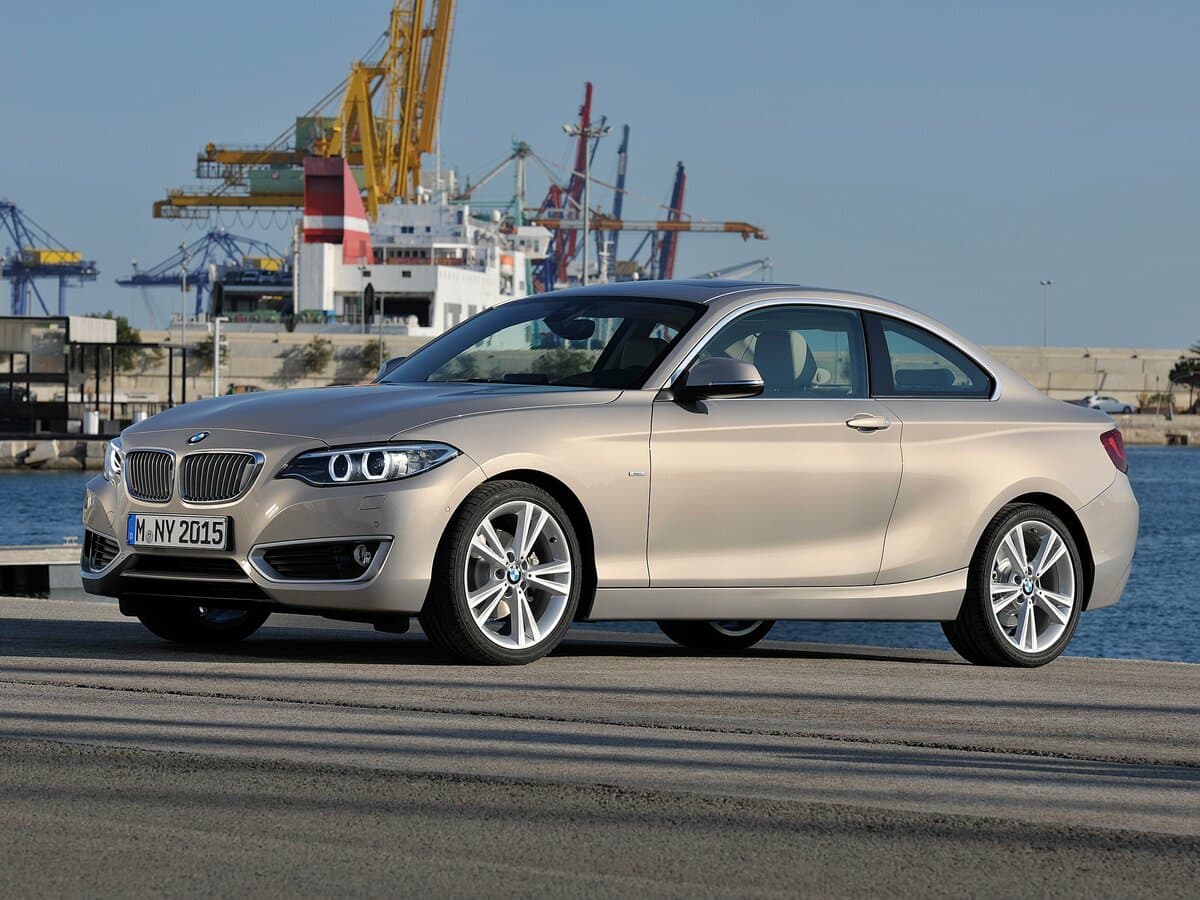 BMW 2 seriyası F22