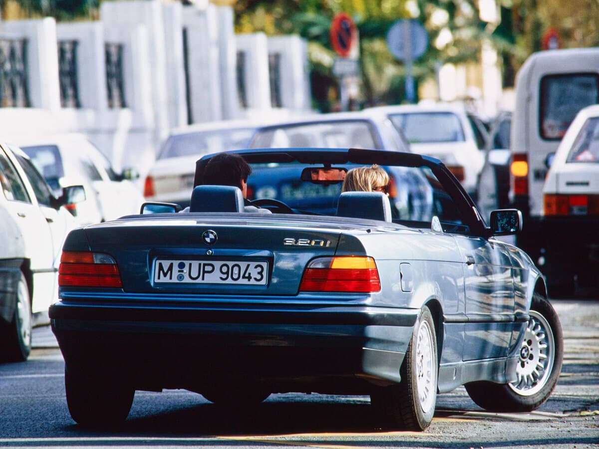 BMW 3 seriyası III (E36) — Arxadan
