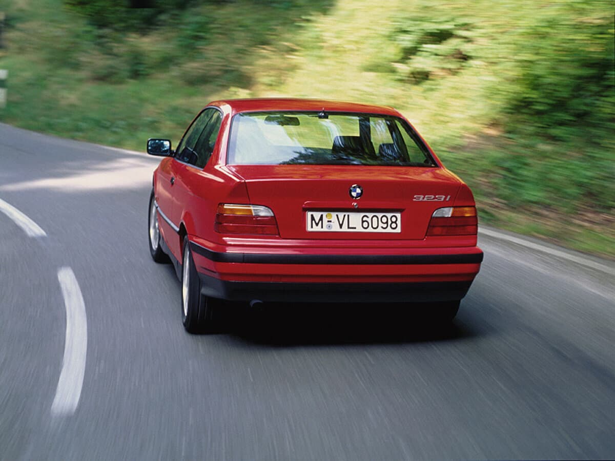 BMW 3 seriyası III (E36) — Arxadan